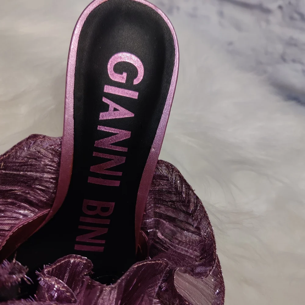 Gianni Bini Metallic Rossallio Pink Ruffles Kitty Heels - Picture 9 of 10